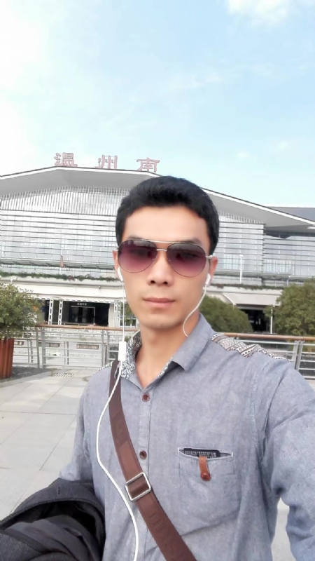 错把真心喂了狗的第三张照片--漳州相亲网